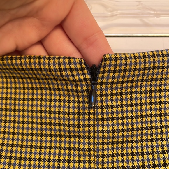 Urban outfitters yellow mini skirt with slit detail - Picture 4 of 6